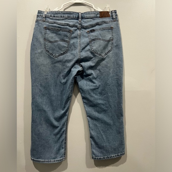 LEE women mid rise regular fit Capri blue jeans/size 16 - Picture 4 of 8